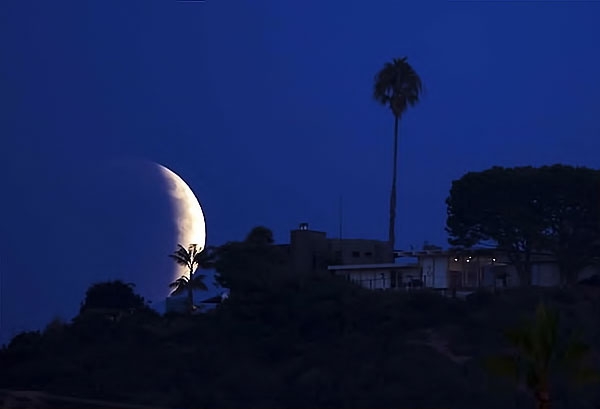Reuters objektifinden ‘Süper Ay’ manzaraları galerisi resim 4