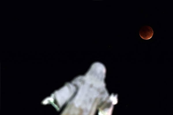 Reuters objektifinden ‘Süper Ay’ manzaraları galerisi resim 6