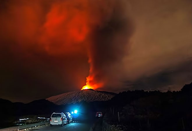 Sessizliğini bozan Etna'dan eşsiz görüntüler galerisi resim 1