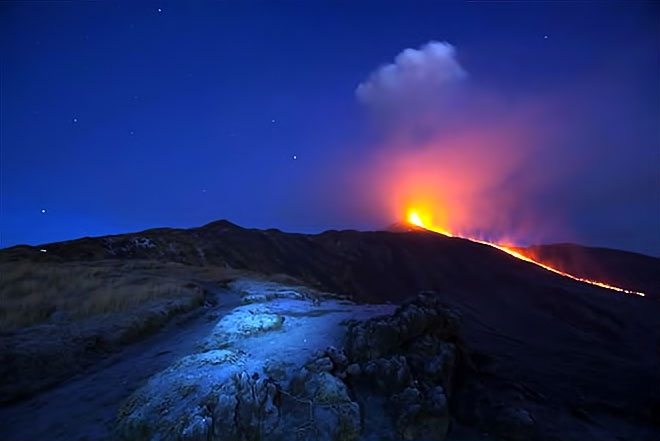 Sessizliğini bozan Etna'dan eşsiz görüntüler galerisi resim 2