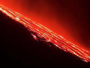 Sessizliğini bozan Etna'dan eşsiz görüntüler