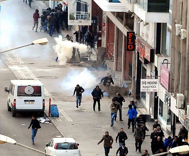 Diyarbakır’da 'Sur' protestosunda olaylar çıktı galerisi resim 15