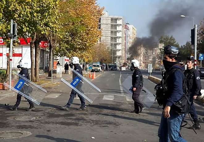 Diyarbakır’da 'Sur' protestosunda olaylar çıktı galerisi resim 2