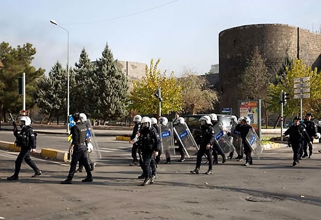 Diyarbakır’da 'Sur' protestosunda olaylar çıktı galerisi resim 21