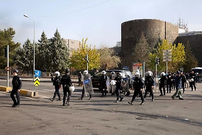 Diyarbakır’da 'Sur' protestosunda olaylar çıktı galerisi resim 23