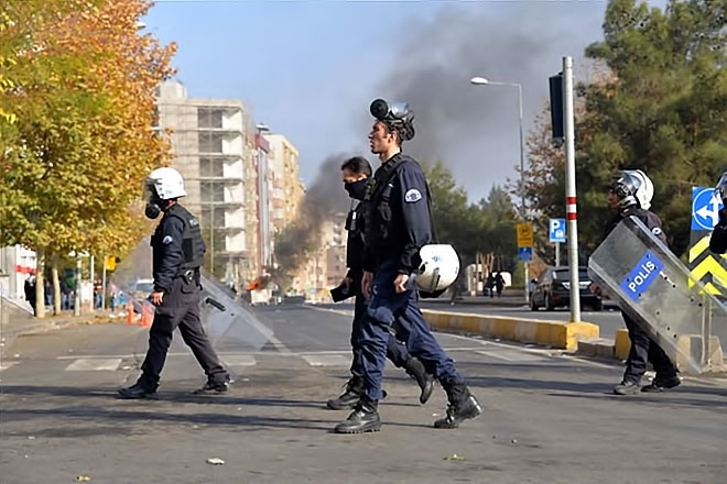 Diyarbakır’da 'Sur' protestosunda olaylar çıktı galerisi resim 35