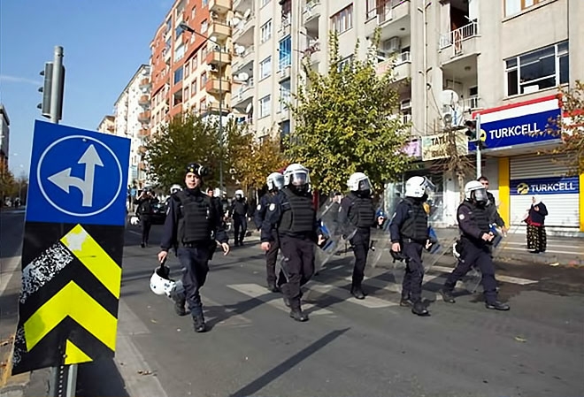 Diyarbakır’da 'Sur' protestosunda olaylar çıktı galerisi resim 40