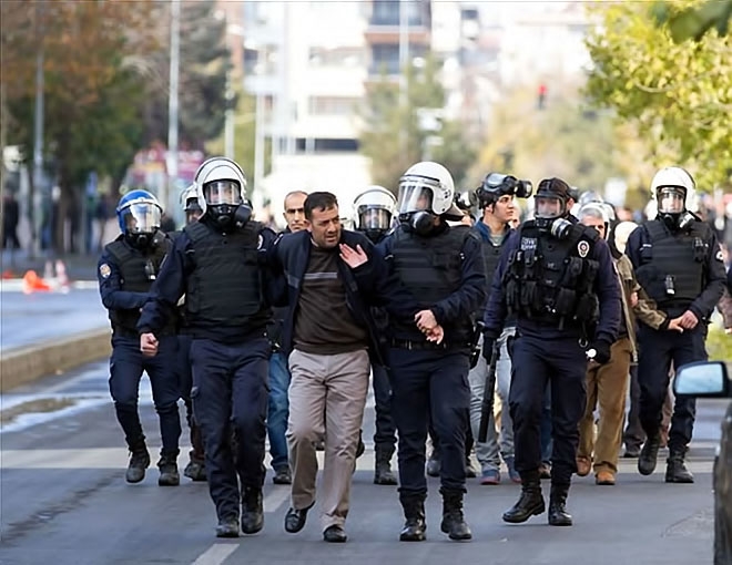 Diyarbakır’da 'Sur' protestosunda olaylar çıktı galerisi resim 43