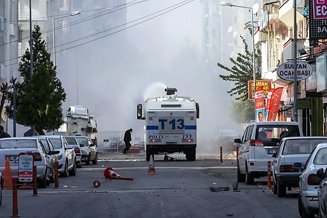 Diyarbakır’da 'Sur' protestosunda olaylar çıktı galerisi resim 6