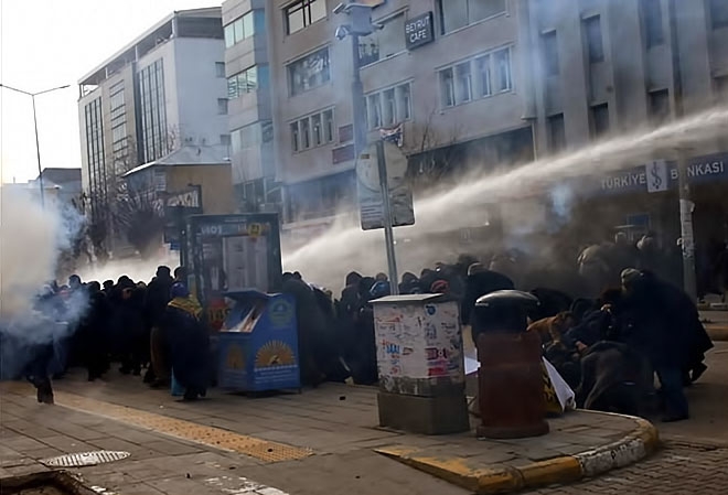 Van’daki protestolara polis müdahalesi galerisi resim 13