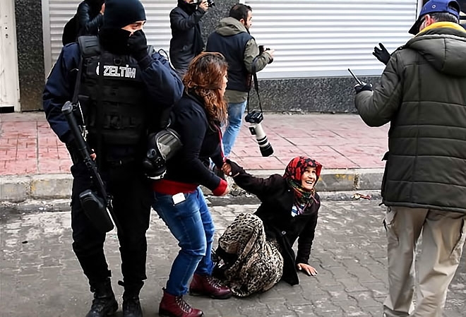 Van’daki protestolara polis müdahalesi galerisi resim 19