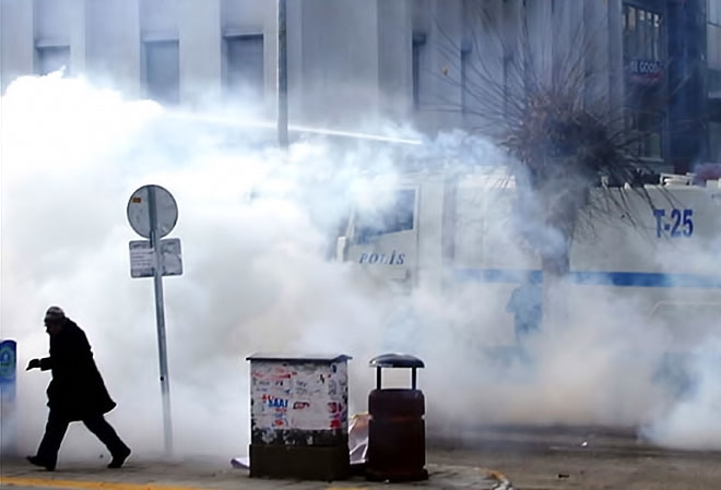 Van’daki protestolara polis müdahalesi galerisi resim 4