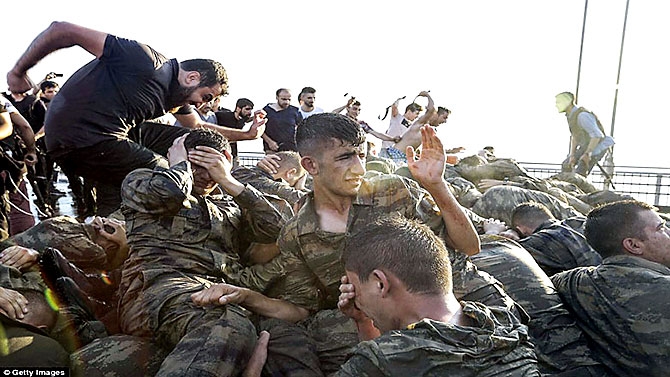 Türkiye'yi sarsan geceden fotoğraflar galerisi resim 100