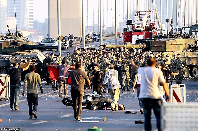 Türkiye'yi sarsan geceden fotoğraflar galerisi resim 107