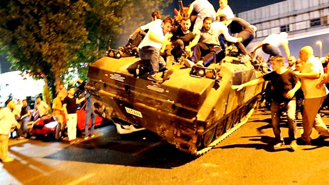 Türkiye'yi sarsan geceden fotoğraflar galerisi resim 2