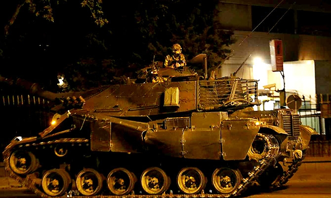 Türkiye'yi sarsan geceden fotoğraflar galerisi resim 26