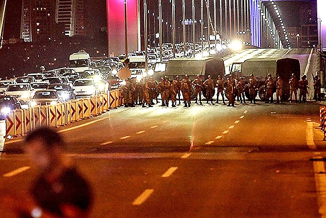 Türkiye'yi sarsan geceden fotoğraflar galerisi resim 58