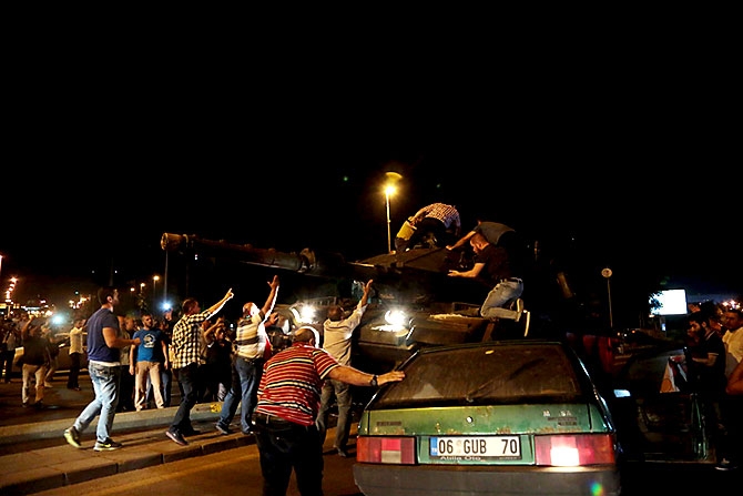 Türkiye'yi sarsan geceden fotoğraflar galerisi resim 63