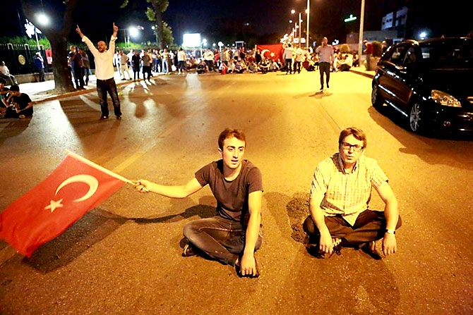 Türkiye'yi sarsan geceden fotoğraflar galerisi resim 65