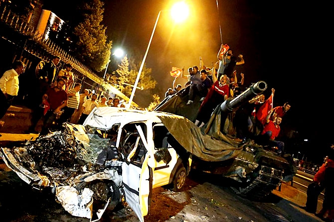 Türkiye'yi sarsan geceden fotoğraflar galerisi resim 67