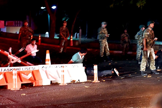 Türkiye'yi sarsan geceden fotoğraflar galerisi resim 69