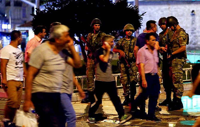 Türkiye'yi sarsan geceden fotoğraflar galerisi resim 70