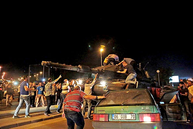 Türkiye'yi sarsan geceden fotoğraflar galerisi resim 72