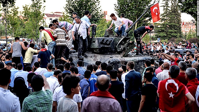 Türkiye'yi sarsan geceden fotoğraflar galerisi resim 84