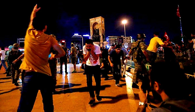 Türkiye'yi sarsan geceden fotoğraflar galerisi resim 85