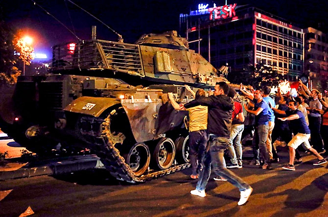 Türkiye'yi sarsan geceden fotoğraflar galerisi resim 89