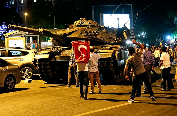 Türkiye'yi sarsan geceden fotoğraflar galerisi resim 90