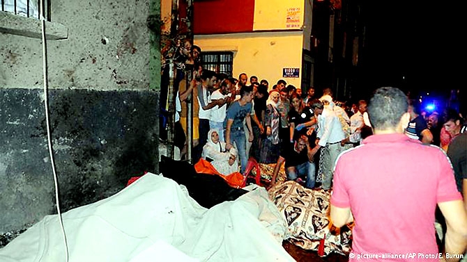Antep'te bombalı saldırı: En az 50 kişi hayatını kaybetti galerisi resim 2
