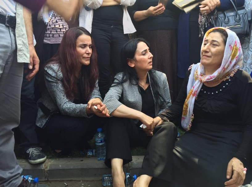 Antep'te bombalı saldırı: En az 50 kişi hayatını kaybetti galerisi resim 27