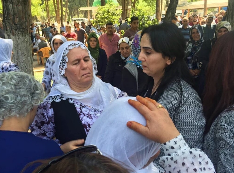 Antep'te bombalı saldırı: En az 50 kişi hayatını kaybetti galerisi resim 32