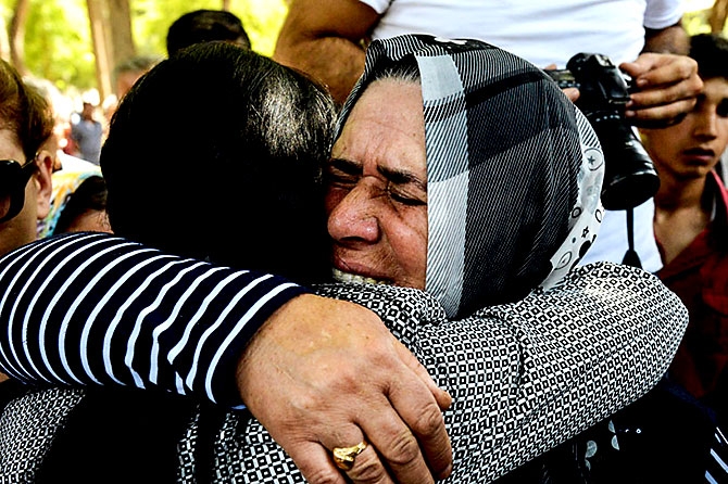 Antep'te bombalı saldırı: En az 50 kişi hayatını kaybetti galerisi resim 69