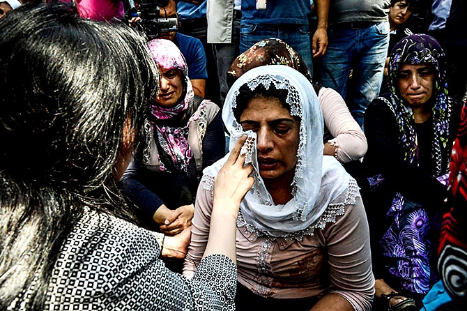 Antep'te bombalı saldırı: En az 50 kişi hayatını kaybetti galerisi resim 73
