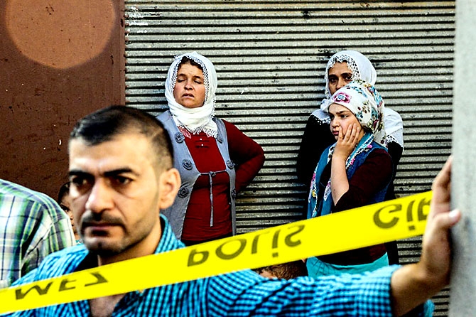 Antep'te bombalı saldırı: En az 50 kişi hayatını kaybetti galerisi resim 82