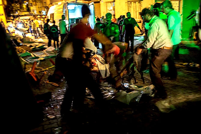 Antep'te bombalı saldırı: En az 50 kişi hayatını kaybetti galerisi resim 9