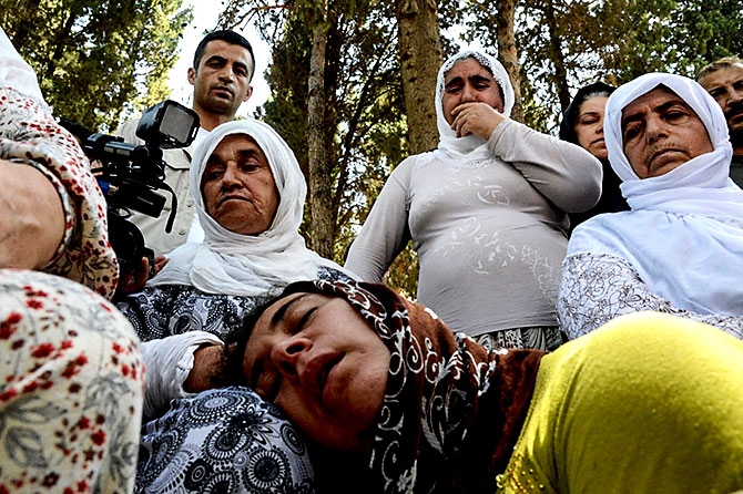 Antep'te bombalı saldırı: En az 50 kişi hayatını kaybetti galerisi resim 92