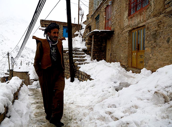 Hawraman Taht köyünde kar manzarası galerisi resim 13