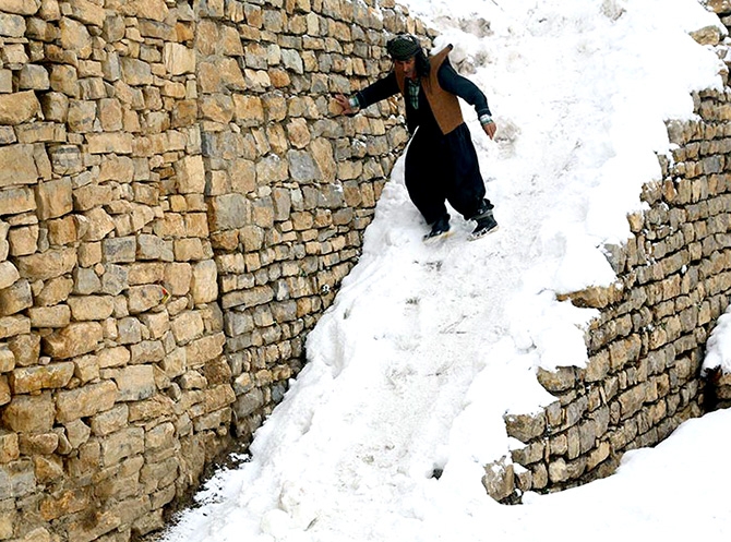 Hawraman Taht köyünde kar manzarası galerisi resim 16