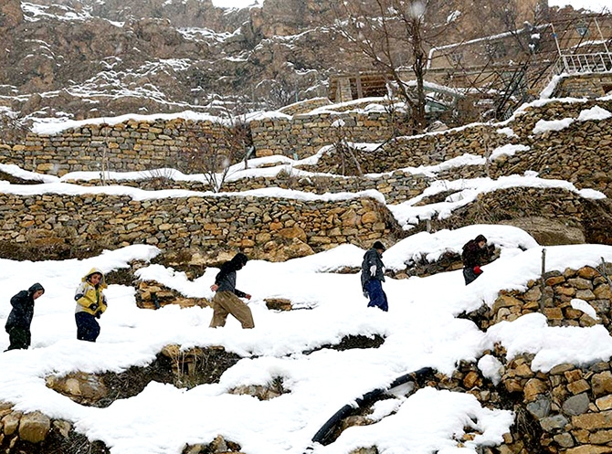 Hawraman Taht köyünde kar manzarası galerisi resim 17