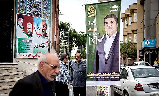 Irak Meclis adaylarının afişleri Tahran sokaklarında galerisi resim 4