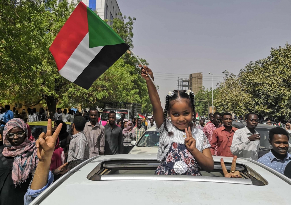 Sudan’da ordu yönetime el koydu: El Beşir tutuklandı galerisi resim 10