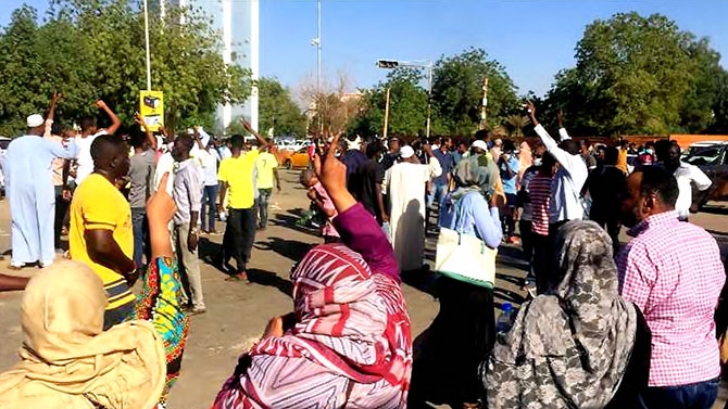 Sudan’da ordu yönetime el koydu: El Beşir tutuklandı galerisi resim 21