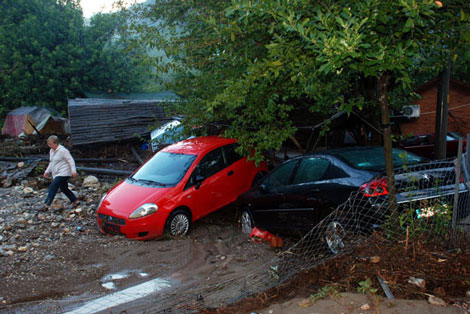 Sel Olympos'u Yuttu galerisi resim 12