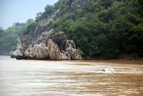 Sel Olympos'u Yuttu galerisi resim 2