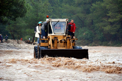 Sel Olympos'u Yuttu galerisi resim 3