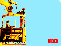 İki paraşütçü Burj Dubai'den atladı