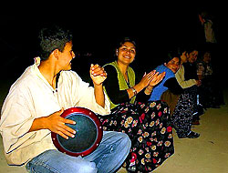 A be epimiz Çingeneyiz